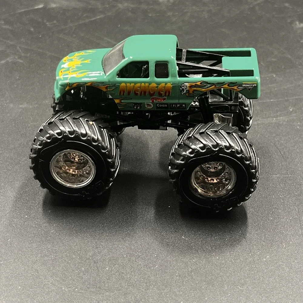 Hot Wheels Monster Jam Truck 1/64 Diecast Metal Avenger Green‎